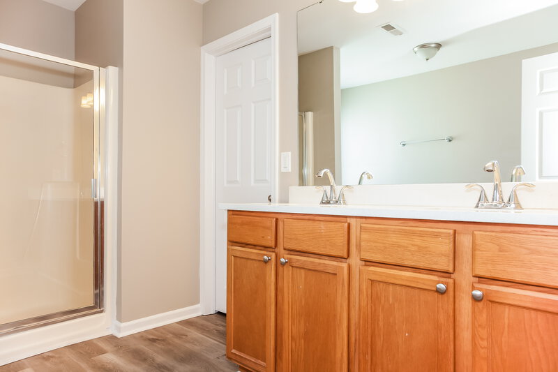 1,795/Mo, 709 Sherman St Gastonia, NC 28052 Main Bathroom View