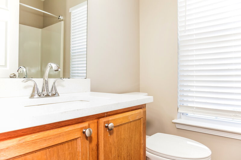 1,795/Mo, 709 Sherman St Gastonia, NC 28052 Bathroom View