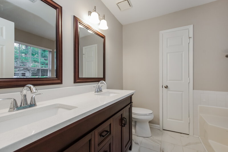 2,425/Mo, 14224 Quartz Ln Pineville, NC 28134 Main Bathroom View