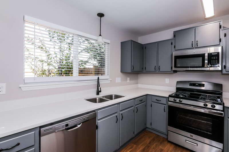 1,840/Mo, 6502 Woodthrush Drive Charlotte, NC 28227 Kitchen View 3