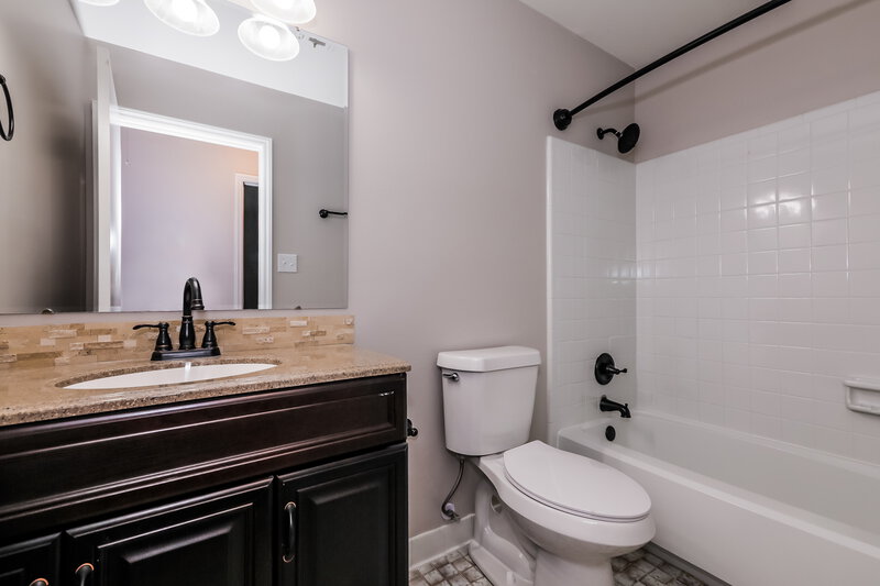 1,840/Mo, 6502 Woodthrush Drive Charlotte, NC 28227 Bathroom View