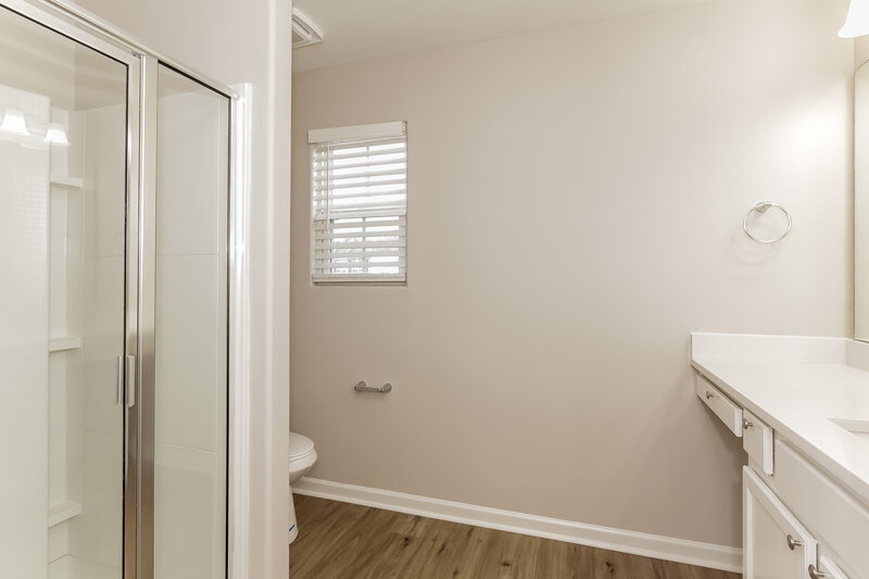 2,600/Mo, 1420 Waylon Ave Gastonia, NC 28054 Main Bathroom View