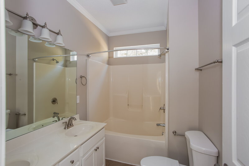 1,910/Mo, 711 Continental Dr Concord, NC 28025 Main Bathroom View