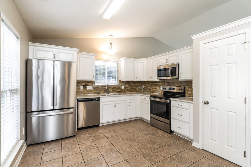 2,055/Mo, 137 Lantana Dr Mount Holly, NC 28120 Kitchen View