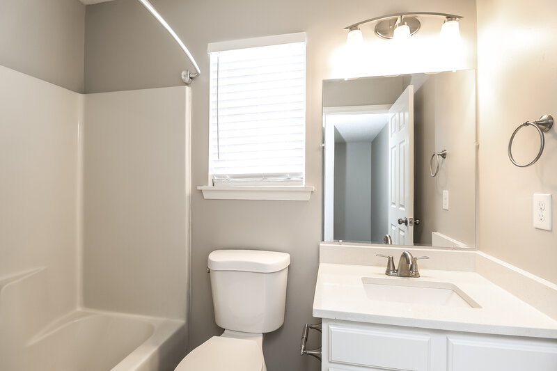 2,055/Mo, 137 Lantana Dr Mount Holly, NC 28120 Bathroom View