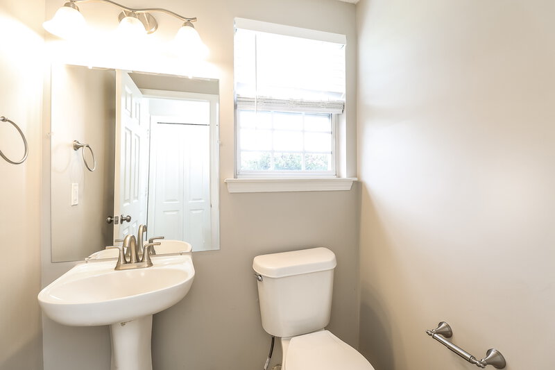 2,055/Mo, 137 Lantana Dr Mount Holly, NC 28120 Bathroom View 2
