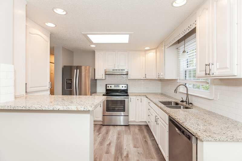 2,990/Mo, 2424 Parkhighland Ct Charlotte, NC 28273 Kitchen View