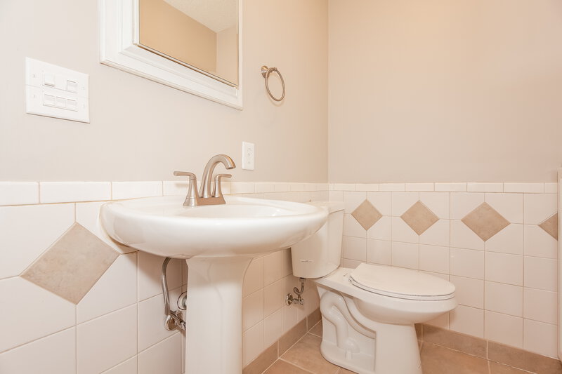 2,990/Mo, 2424 Parkhighland Ct Charlotte, NC 28273 Powder Room View