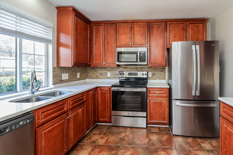 2,015/Mo, 5406 Carronbridge Ln Charlotte, NC 28216 Kitchen View 2