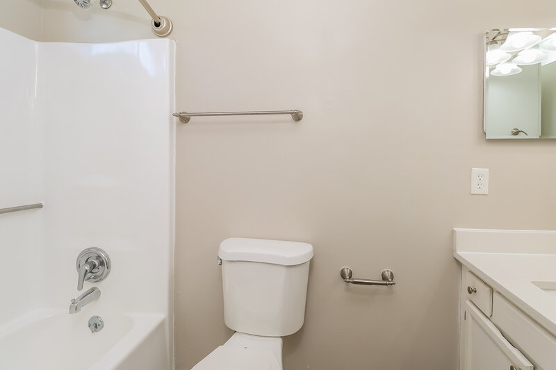 2,015/Mo, 5406 Carronbridge Ln Charlotte, NC 28216 Bathroom View