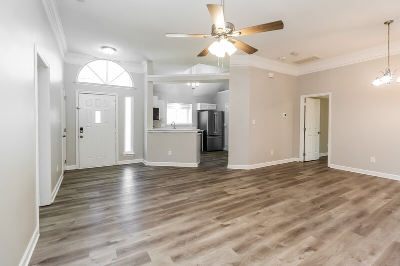 1,845/Mo, 10501 Southern Oak Ct Charlotte, NC 28214 Living Room View 2