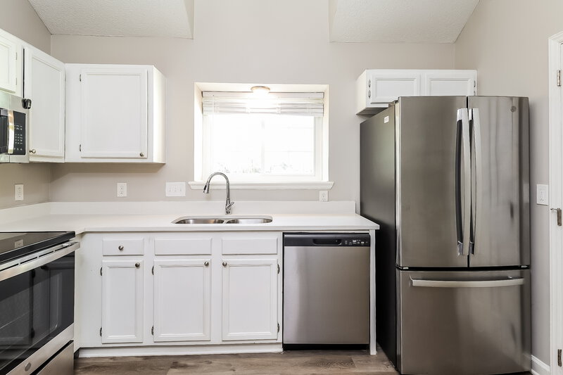 1,845/Mo, 10501 Southern Oak Ct Charlotte, NC 28214 Kitchen View