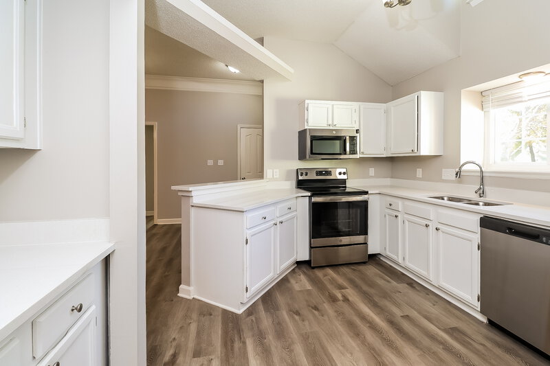 1,845/Mo, 10501 Southern Oak Ct Charlotte, NC 28214 Kitchen View 2