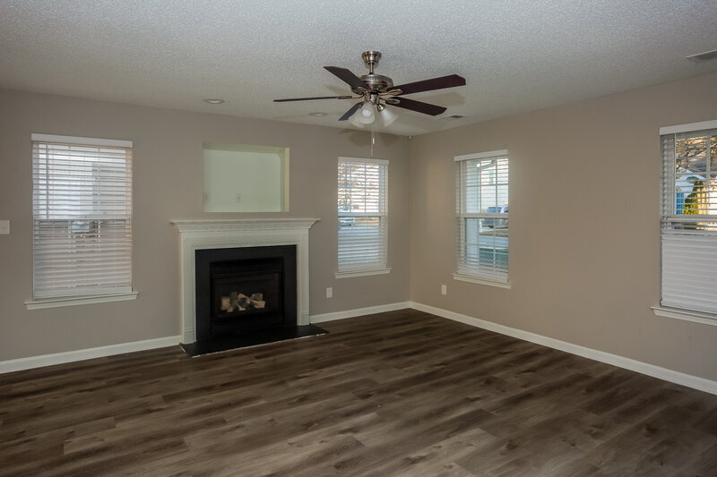 1,960/Mo, 221 Everett Park Dr Mooresville, NC 28115 Living Room View