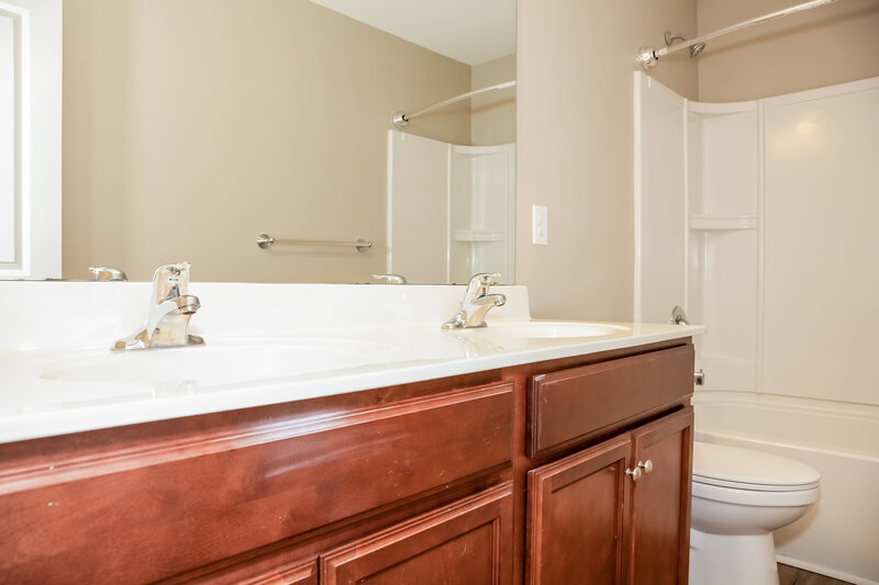 1,885/Mo, 2713 Cider Ridge Rd Dallas, NC 28034 Main Bathroom View