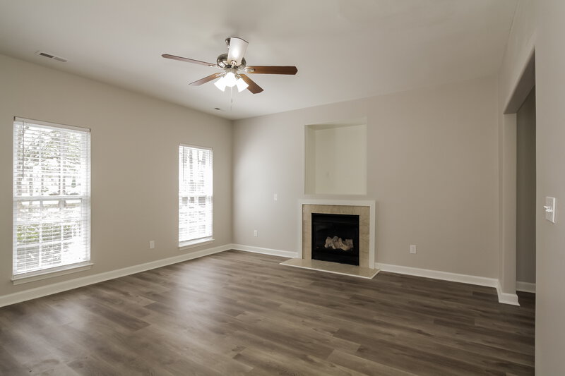 1,905/Mo, 5401 Southminster Ln Charlotte, NC 28216 Living Room View