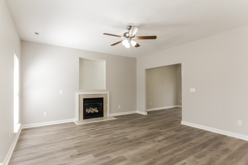 1,905/Mo, 5401 Southminster Ln Charlotte, NC 28216 Living Room View 2