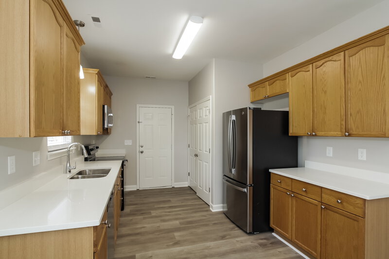 1,905/Mo, 5401 Southminster Ln Charlotte, NC 28216 Kitchen View