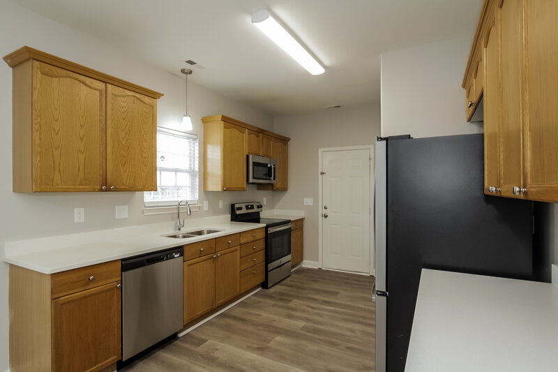 1,905/Mo, 5401 Southminster Ln Charlotte, NC 28216 Kitchen View 2