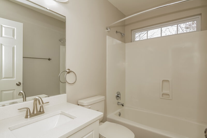 1,905/Mo, 5401 Southminster Ln Charlotte, NC 28216 Bathroom View