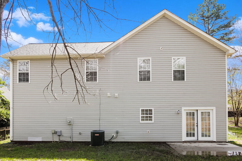 1,905/Mo, 5401 Southminster Ln Charlotte, NC 28216 Rear View