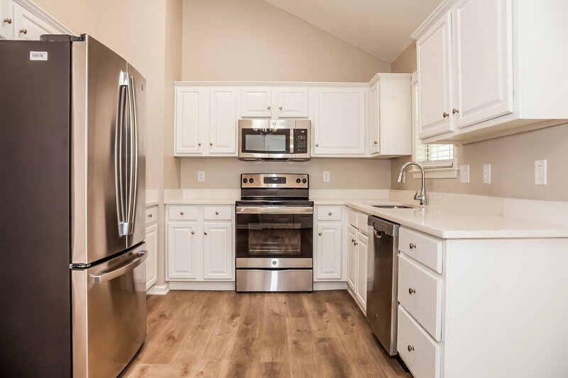 1,875/Mo, 2214 Pleasant Dale Dr Charlotte, NC 28214 Kitchen View 2