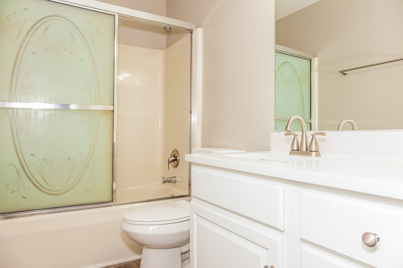 1,875/Mo, 2214 Pleasant Dale Dr Charlotte, NC 28214 Bathroom View