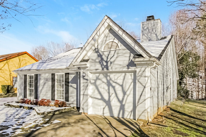 1,620/Mo, 2743 Chalgrove Ln Charlotte, NC 28216 Front View 2