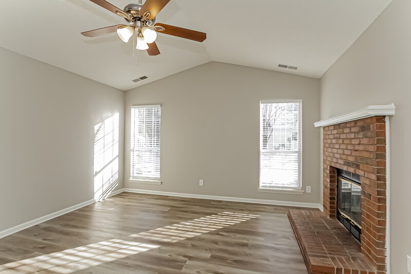 1,620/Mo, 2743 Chalgrove Ln Charlotte, NC 28216 Living Room View