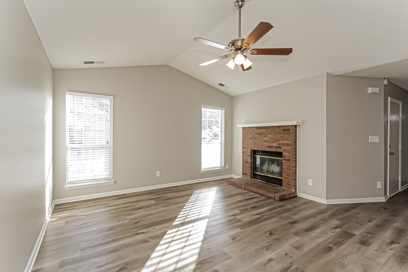 1,620/Mo, 2743 Chalgrove Ln Charlotte, NC 28216 Living Room View 2