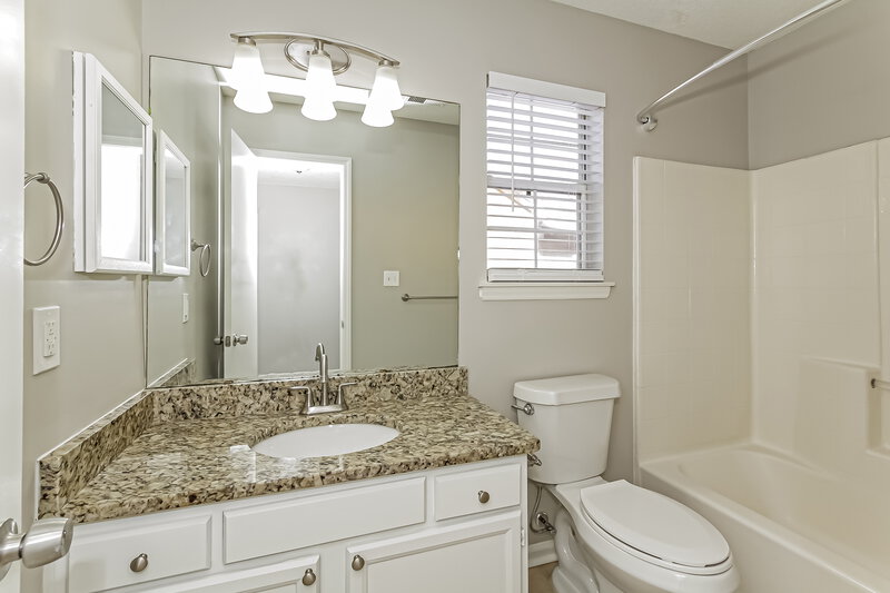 1,620/Mo, 2743 Chalgrove Ln Charlotte, NC 28216 Bathroom View