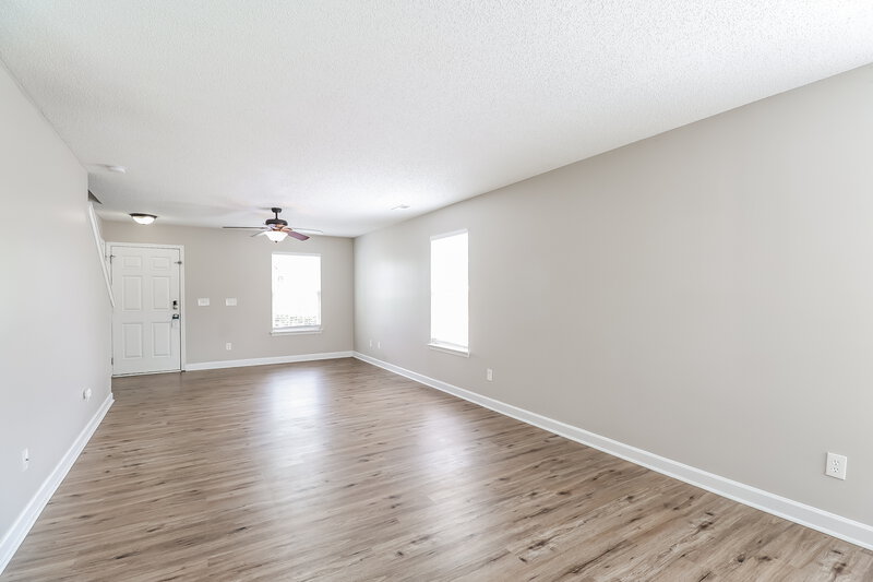 2,040/Mo, 14017 Sobeck Ln Charlotte, NC 28269 Living Room View