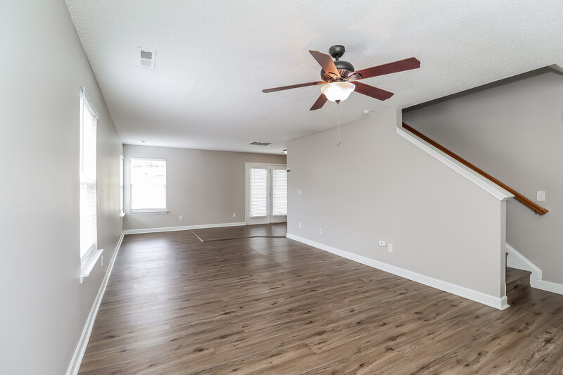 2,040/Mo, 14017 Sobeck Ln Charlotte, NC 28269 Living Room View 2