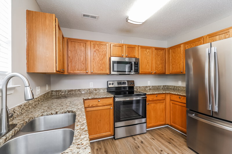 2,040/Mo, 14017 Sobeck Ln Charlotte, NC 28269 Kitchen View 2