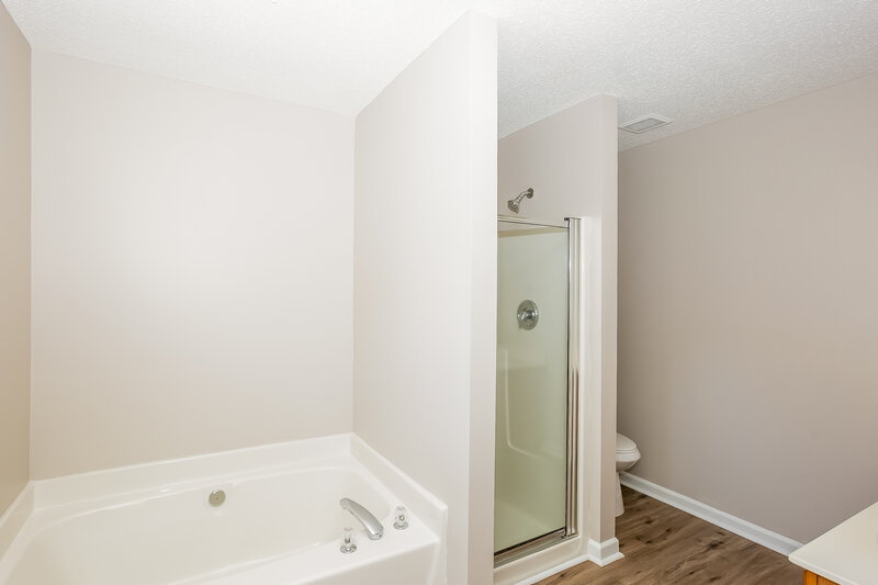 2,780/Mo, 14017 Sobeck Ln Charlotte, NC 28269 Main Bathroom View