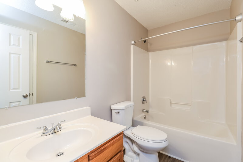 2,040/Mo, 14017 Sobeck Ln Charlotte, NC 28269 Bathroom View