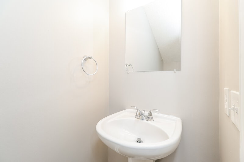 2,040/Mo, 14017 Sobeck Ln Charlotte, NC 28269 Bathroom View 2