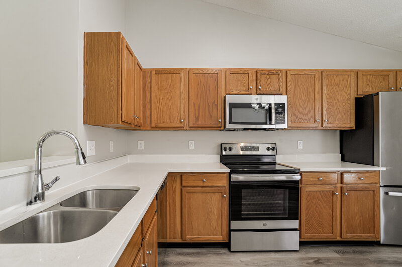 1,770/Mo, 1641 Galesburg St Charlotte, NC 28216 Kitchen View 2