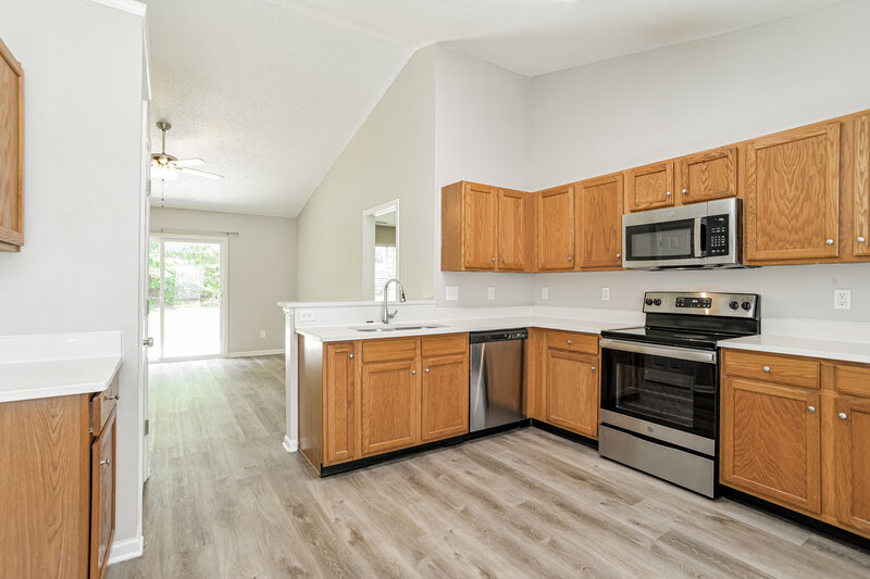 1,770/Mo, 1641 Galesburg St Charlotte, NC 28216 Kitchen View 3