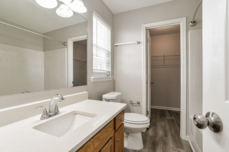 1,770/Mo, 1641 Galesburg St Charlotte, NC 28216 Main Bathroom View
