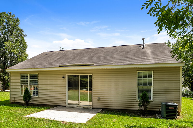 1,770/Mo, 1641 Galesburg St Charlotte, NC 28216 Rear View 2