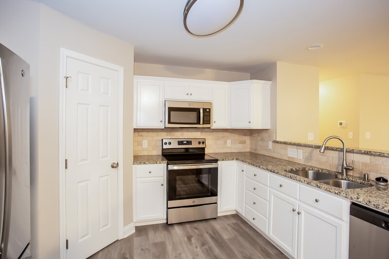 2,085/Mo, 584 Jackson Ter SW Concord, NC 28027 Kitchen View