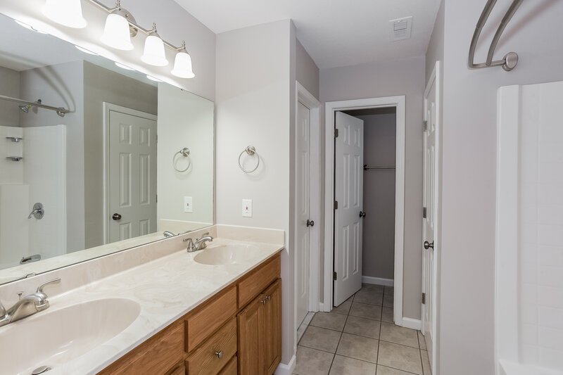 1,810/Mo, 1641 Red Bird Circle Concord, NC 28025 Main Bathroom View