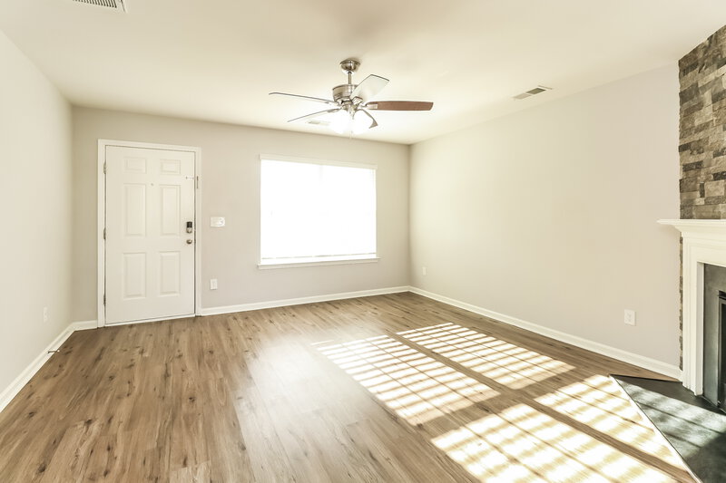 1,905/Mo, 3063 Green Apple Dr Dallas, NC 28034 Living Room View 2