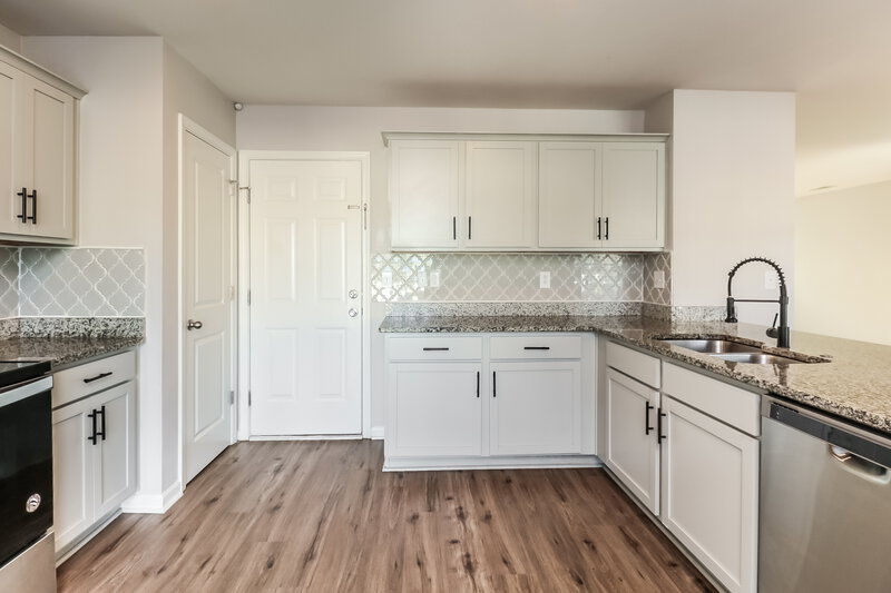 1,905/Mo, 3063 Green Apple Dr Dallas, NC 28034 Kitchen View