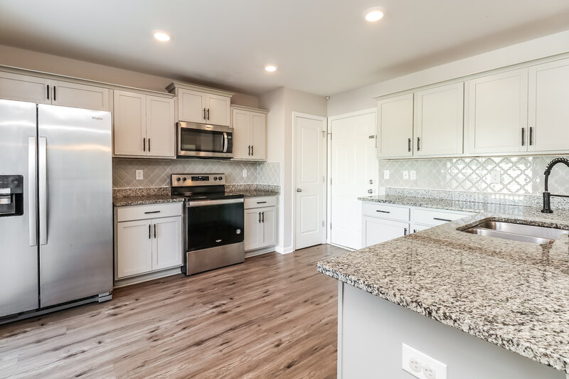 1,905/Mo, 3063 Green Apple Dr Dallas, NC 28034 Kitchen View 2