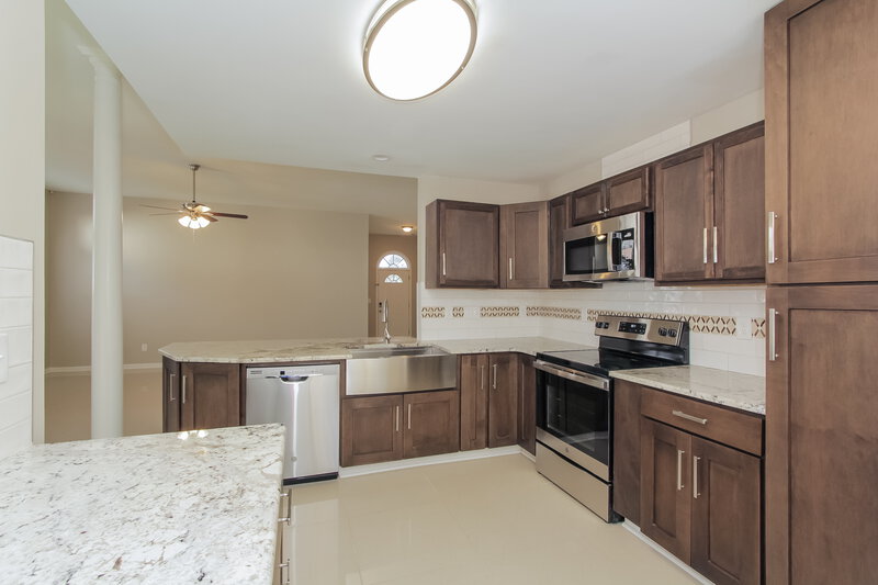 2,150/Mo, 1514 Jeffrey Bryan Dr Charlotte, NC 28213 Kitchen View 2