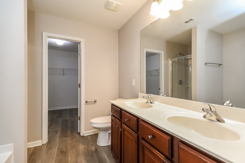 2,290/Mo, 4419 Austin Dekota Dr Charlotte, NC 28269 Main Bathroom View