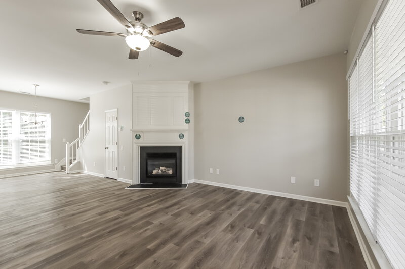 2,150/Mo, 3510 Laurenhurst Ln Charlotte, NC 28270 Living Room View