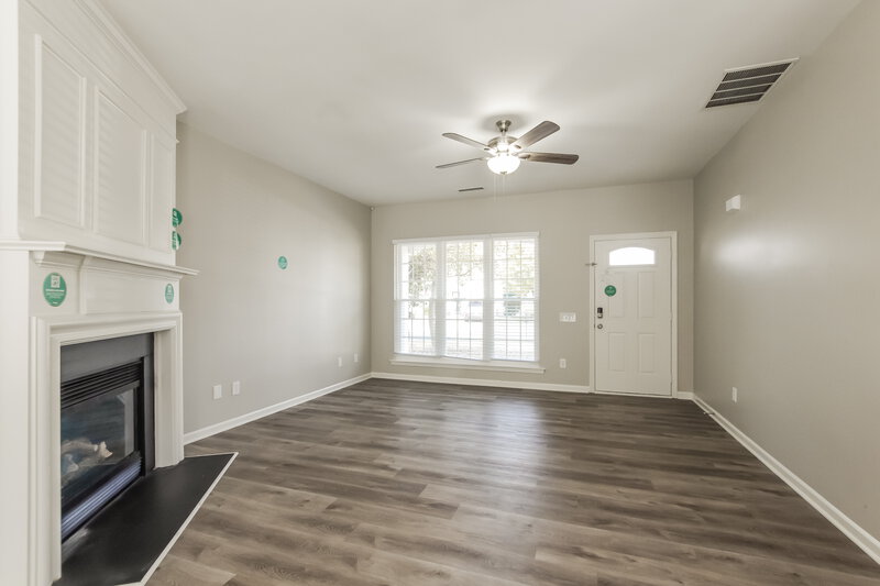 2,150/Mo, 3510 Laurenhurst Ln Charlotte, NC 28270 Living Room View 2